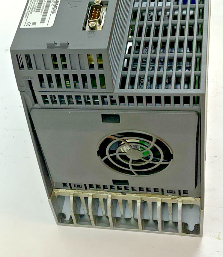 SIEMENS 6SL3210-1KE22-6UF1 FREQUENCY CONVERTER 15HP VER.B02 33.3A G120C PN 480V