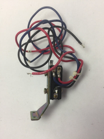 WESTINGHOUSE/CUTLER HAMMER 458D013G05 1A-1B AUX SWITCH RH MTG FOR MA BREAKER