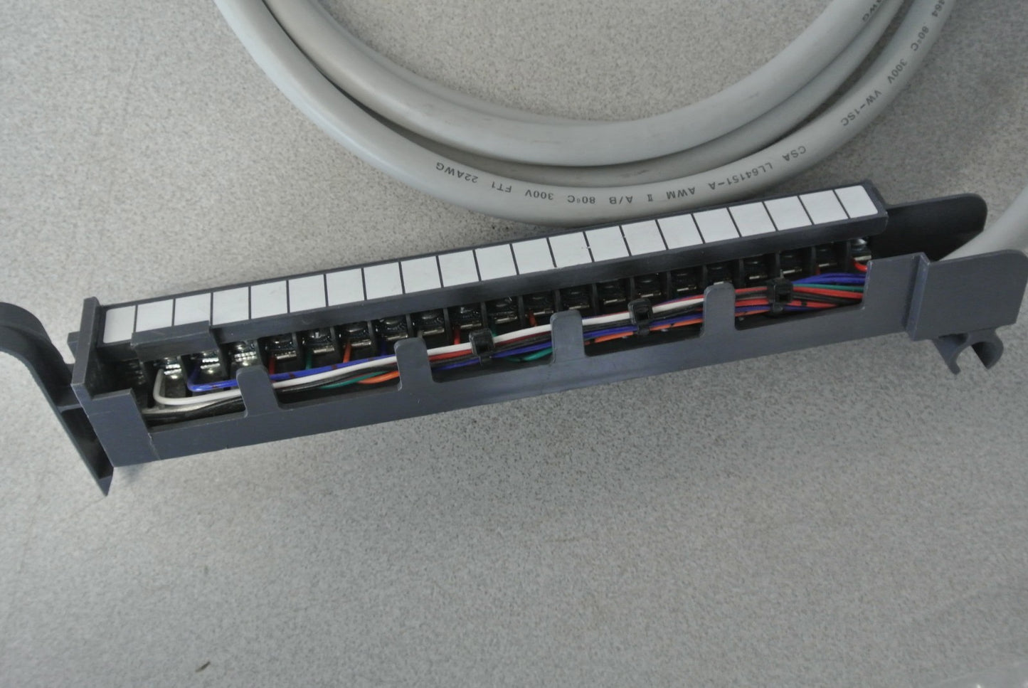 ALLEN-BRADLEY1492-CABLE025F Ser. C PRE-WIRED CABLE for 1771 DIGITAL I/O / 2.5m