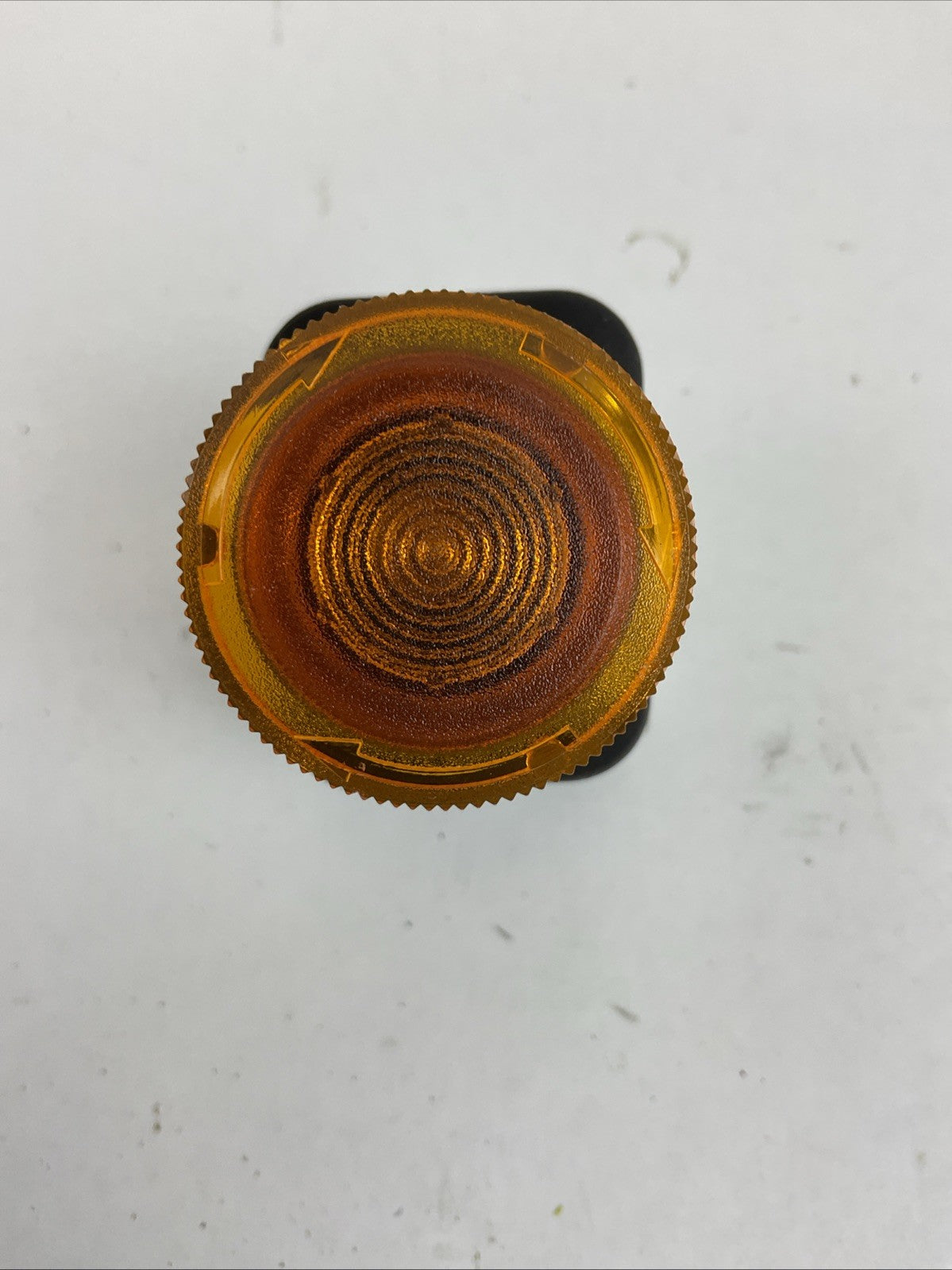 ALLEN BRADLEY 800T-FXTQ12A SER T 12V AMBER CAP 2 POSITION TWIST-RELEASE PUSHBUTT