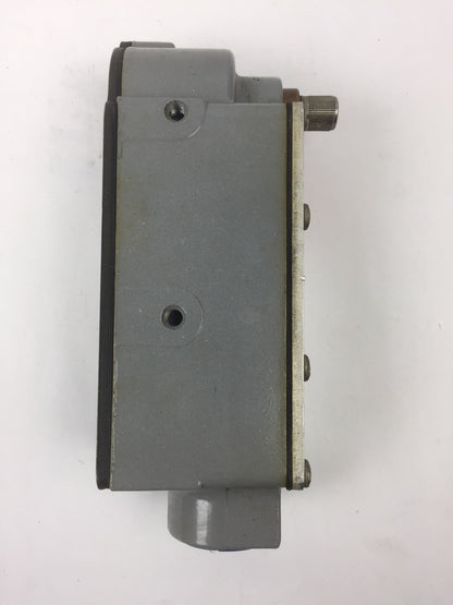 NAMCO CONTROL SNAP-LOCK EA70025100 LIMIT SWITCH 600 VAC 250 VDC