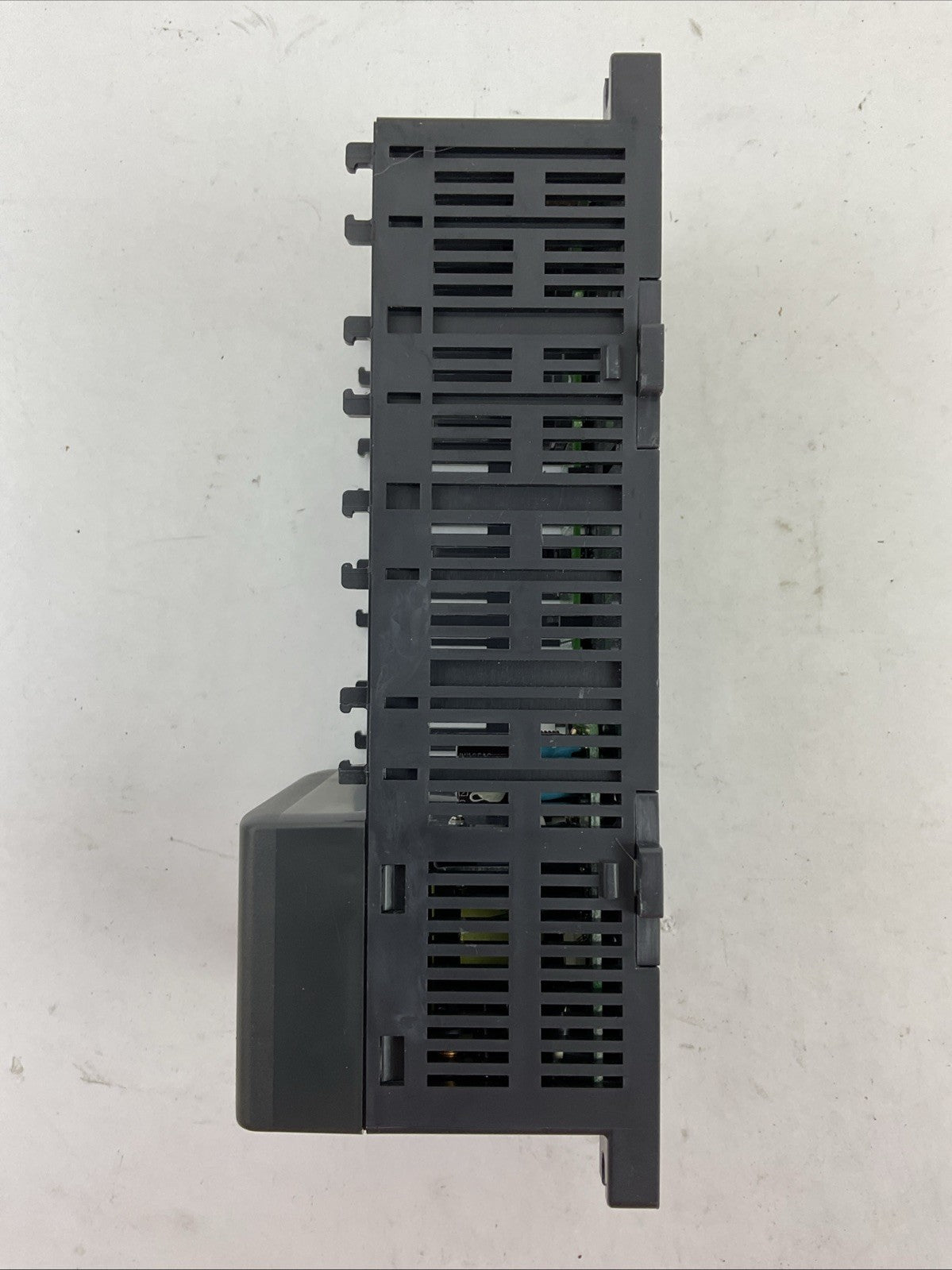 KOYO D2-04B-1 110/220VAC OUTPUT 24VDC POWER SUPPLY 4 SLOT CHASSIS