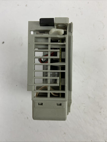 ALLEN BRADLEY 1769-OW8 SER B REV 1 F/W REV 2.1 8PT 5-265VAC 5-125VDC FORM A RELA