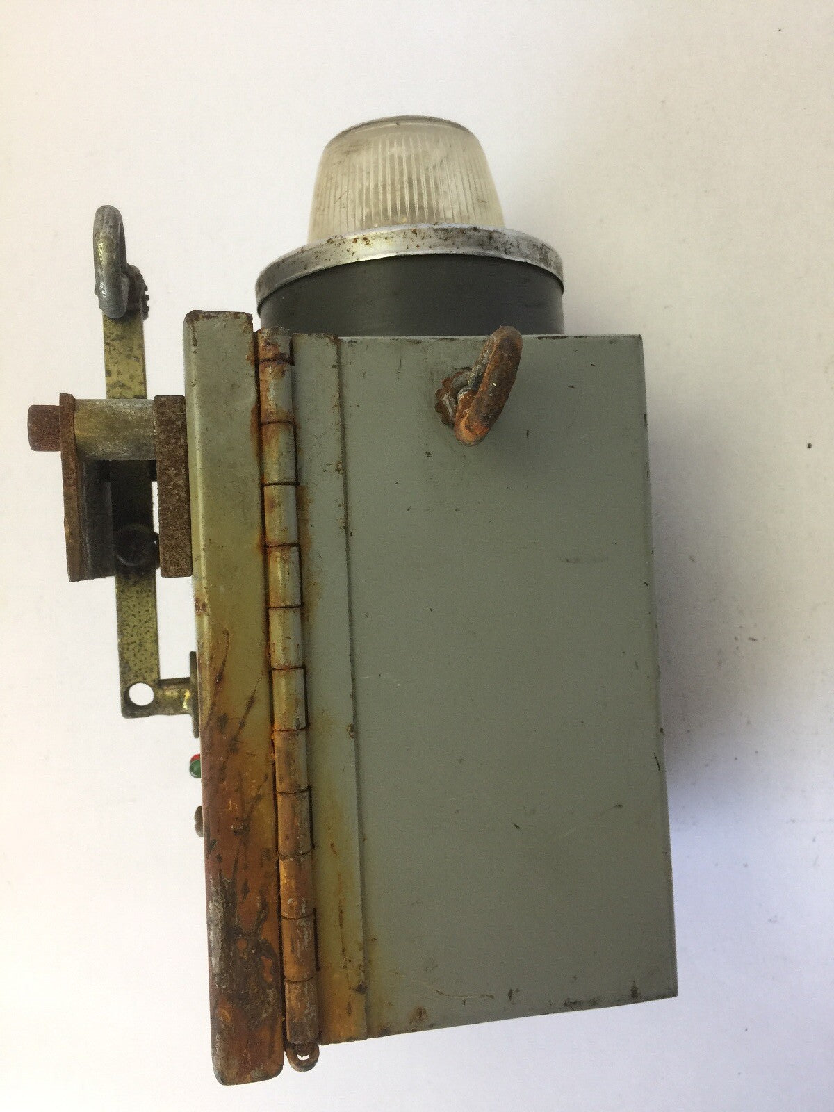 STRATOLITE #105 SAE-R(2)-72 D.O.T. PM-392 ENCLOSURE MISSING/BROKE LED BULB