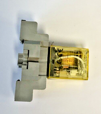 IDEC RH2B-UL RELAY 120VAC 50/60HZ W/ SH2B-05 SOCKET 10A 300V  ***LOTOF2***