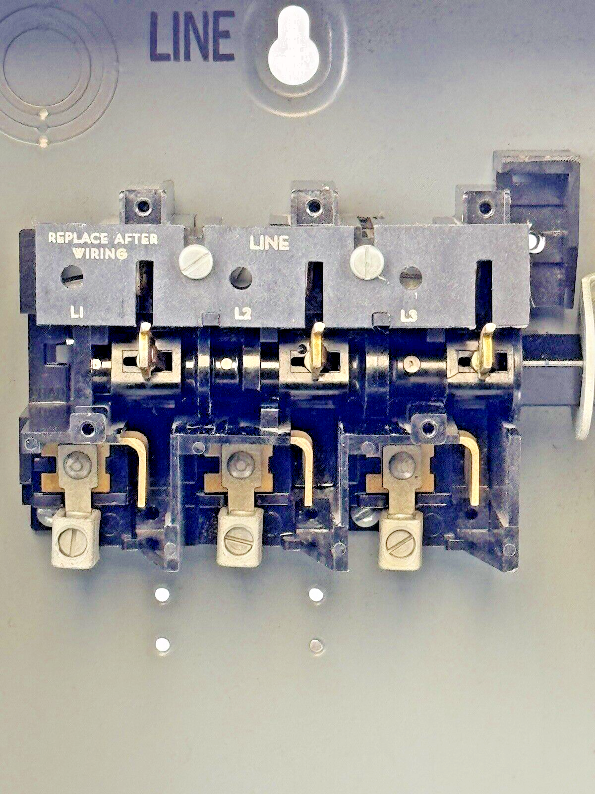 GE - TGN3322 MODEL 2 - SAFETY SWITCH - 60A/ 240VAC/ 3 POLE/ TYPE 1
