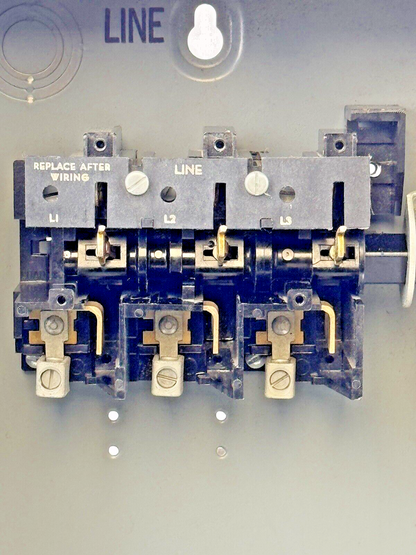 GE - TGN3322 MODEL 2 - SAFETY SWITCH - 60A/ 240VAC/ 3 POLE/ TYPE 1