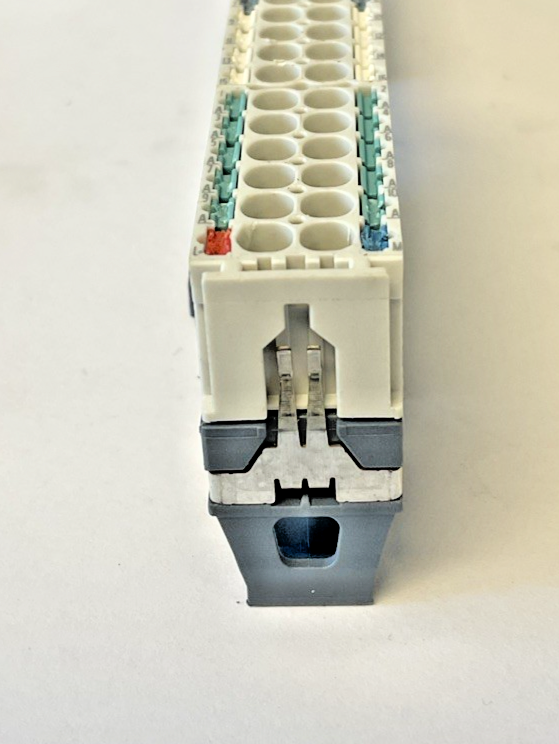 SIEMENS 6ES7 193-6BP20-0DA0 DIGITAL BASE MODULE ****LOTOF5****