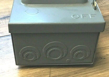 SQUARE D H221N 30A SAFETY SWITCH SER.E2 240VAC/250VDC TYPE 1 FUSIBLE