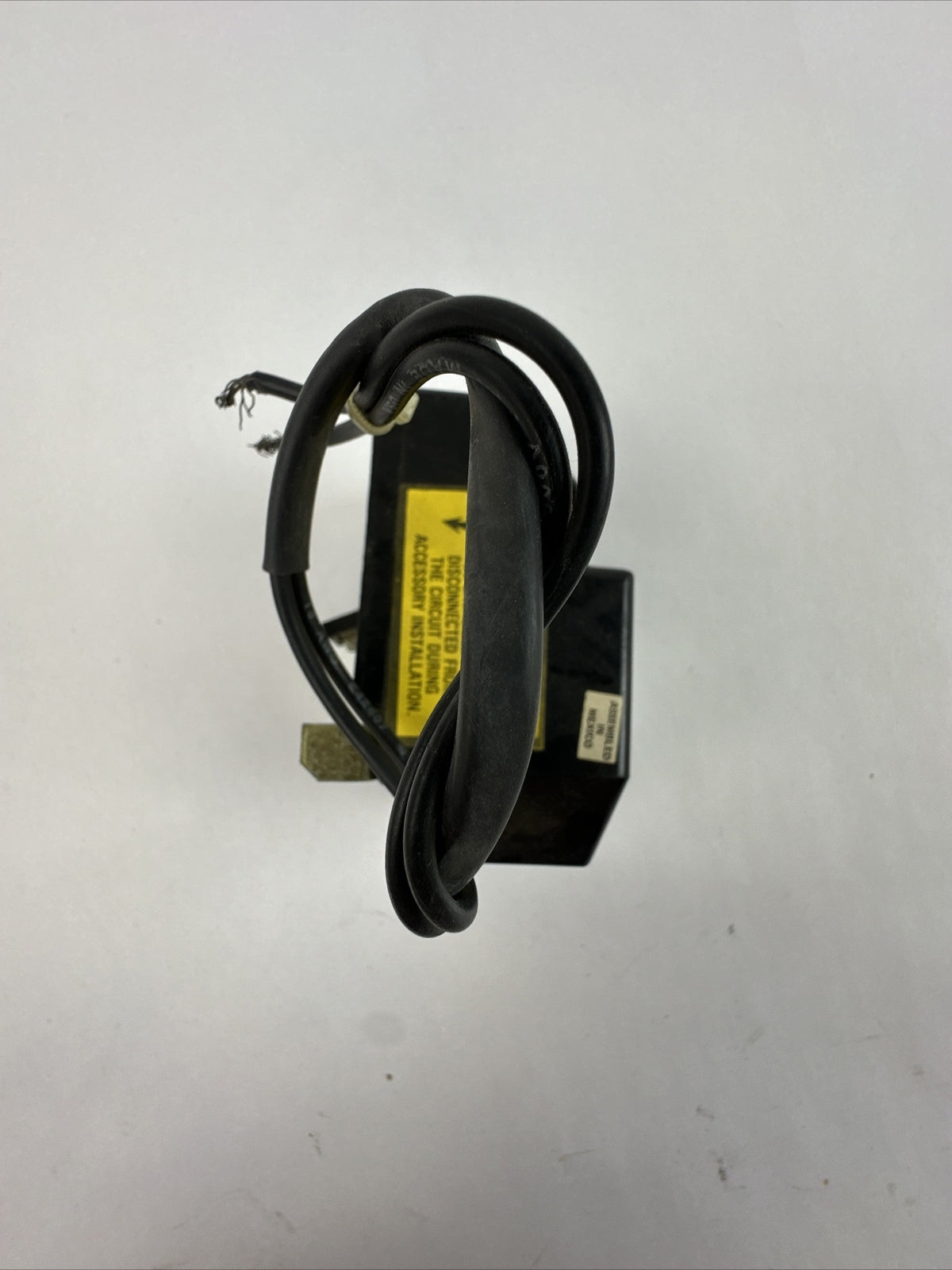 GE TVST12R SHUNT TRIP 120-240VAC 50/60HZ 125VDC CIRCUIT BREAKER ACCESSORY