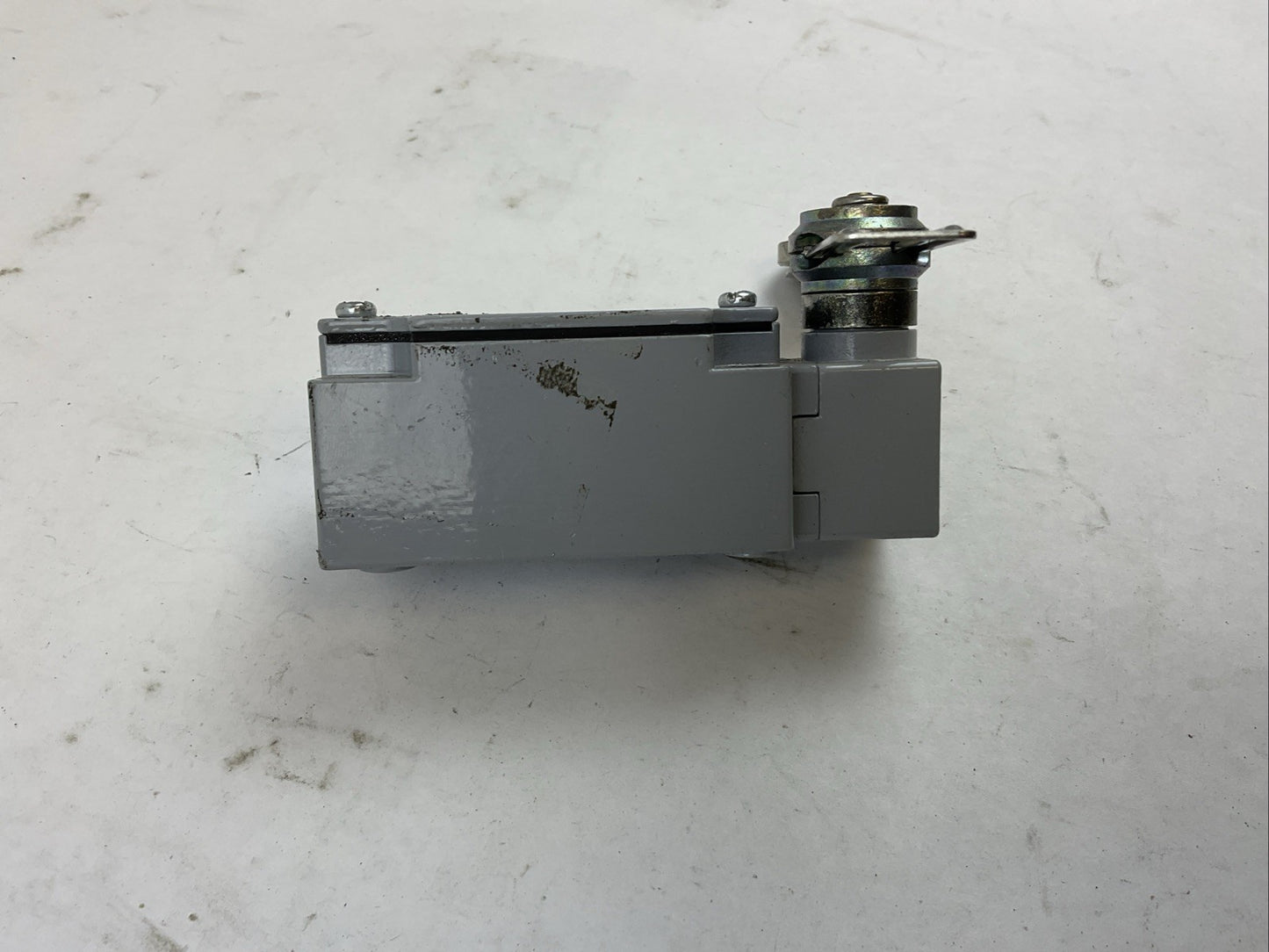 AUTOMATION DIRECT ABM1E52Z11 AC15 400V 1.8A DC13 24V 2.8A LIMIT SWITCH