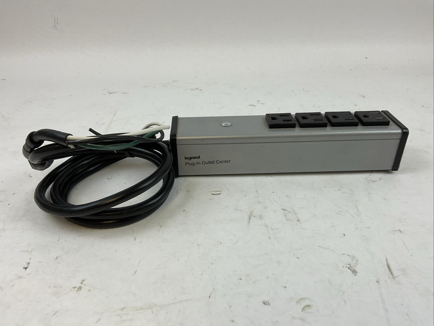 LEGRAND UL101BD PLUG-IN OUTLET CENTER 15A 120VAC 60HZ