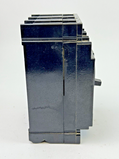 GE - TE132020 - MOLDED CIRCUIT BREAKER - 3 POLE/20A/240VAC