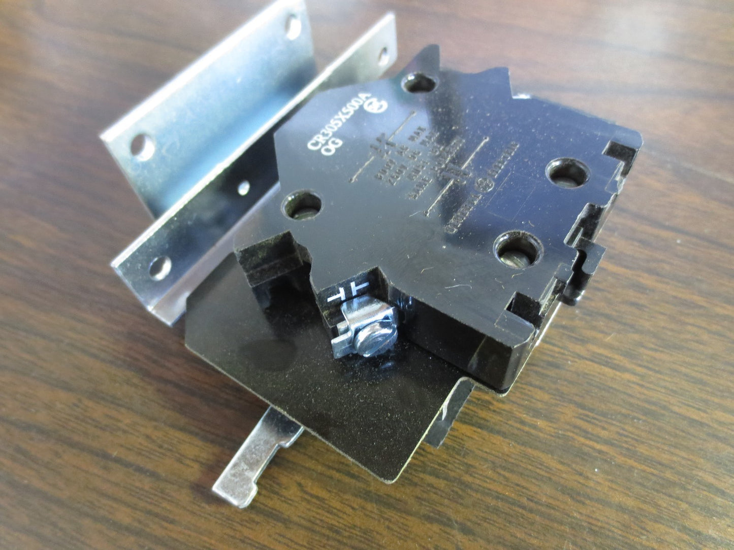 GENERAL ELECTRIC CR305X500A AUXILIARY CONTACT KIT - 600VAC, 250VDC NEW SURPLUS