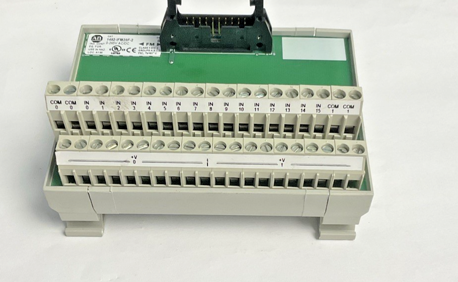 ALLEN BRADLEY 1492-IFM20F-2 INTERFACE MODULE SER.B 265VAC/DC***LOTOF2***