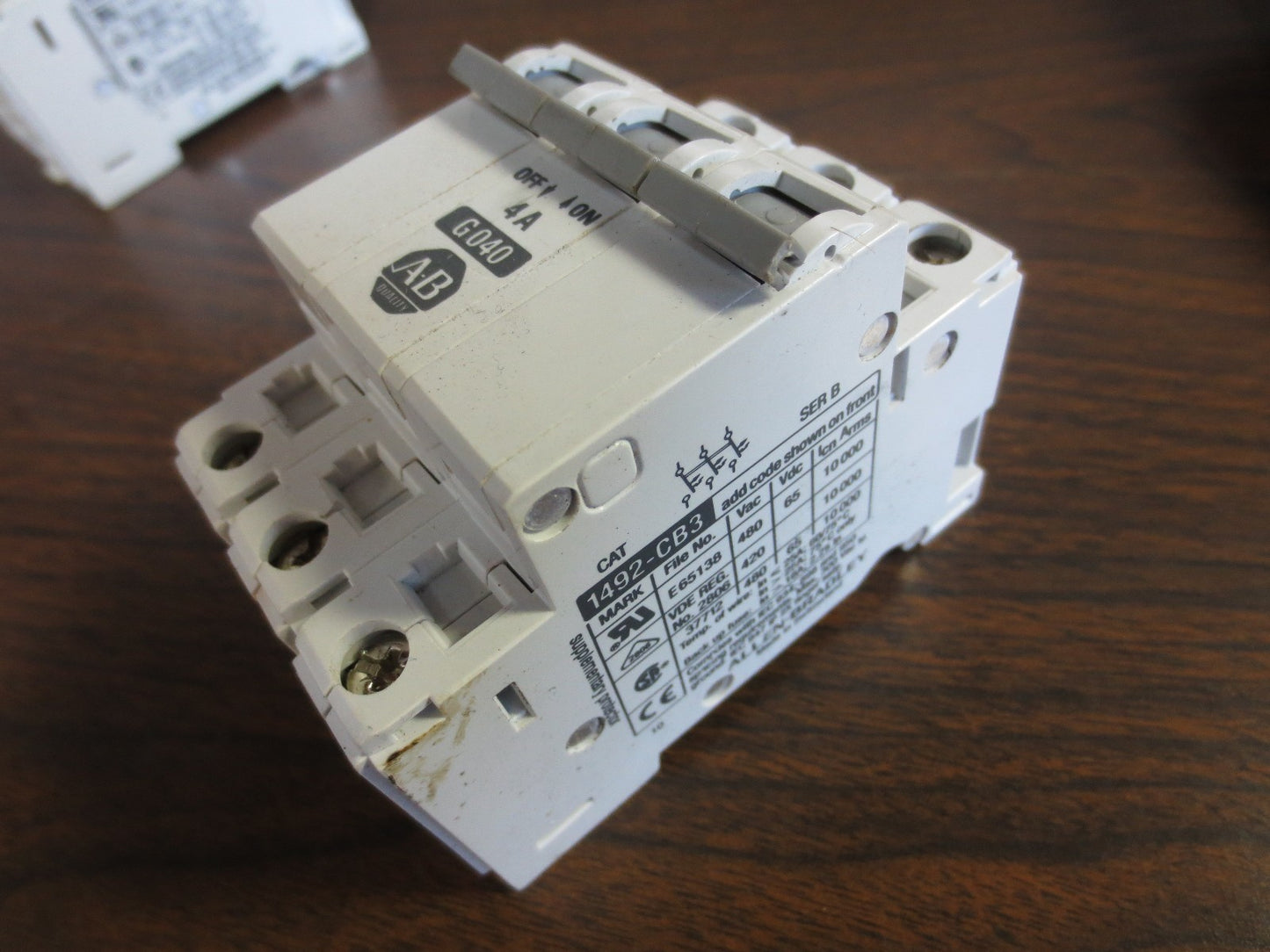 ALLEN-BRADLEY 1492-CB3, Ser. B CIRCUIT BREAKER 4A, 3-POLE - G040