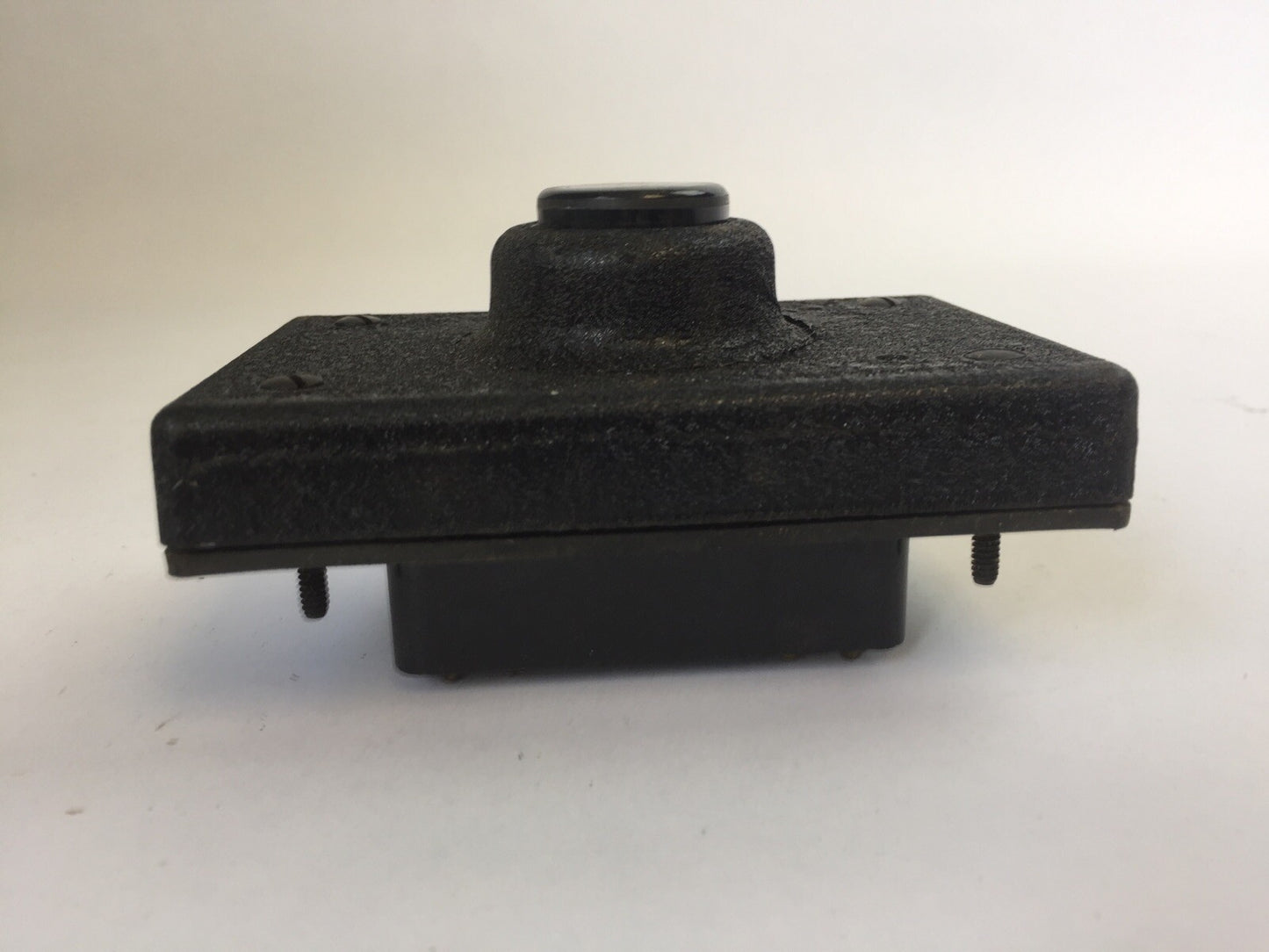 REES 294 BLACK PUSHBUTTON SWITCH