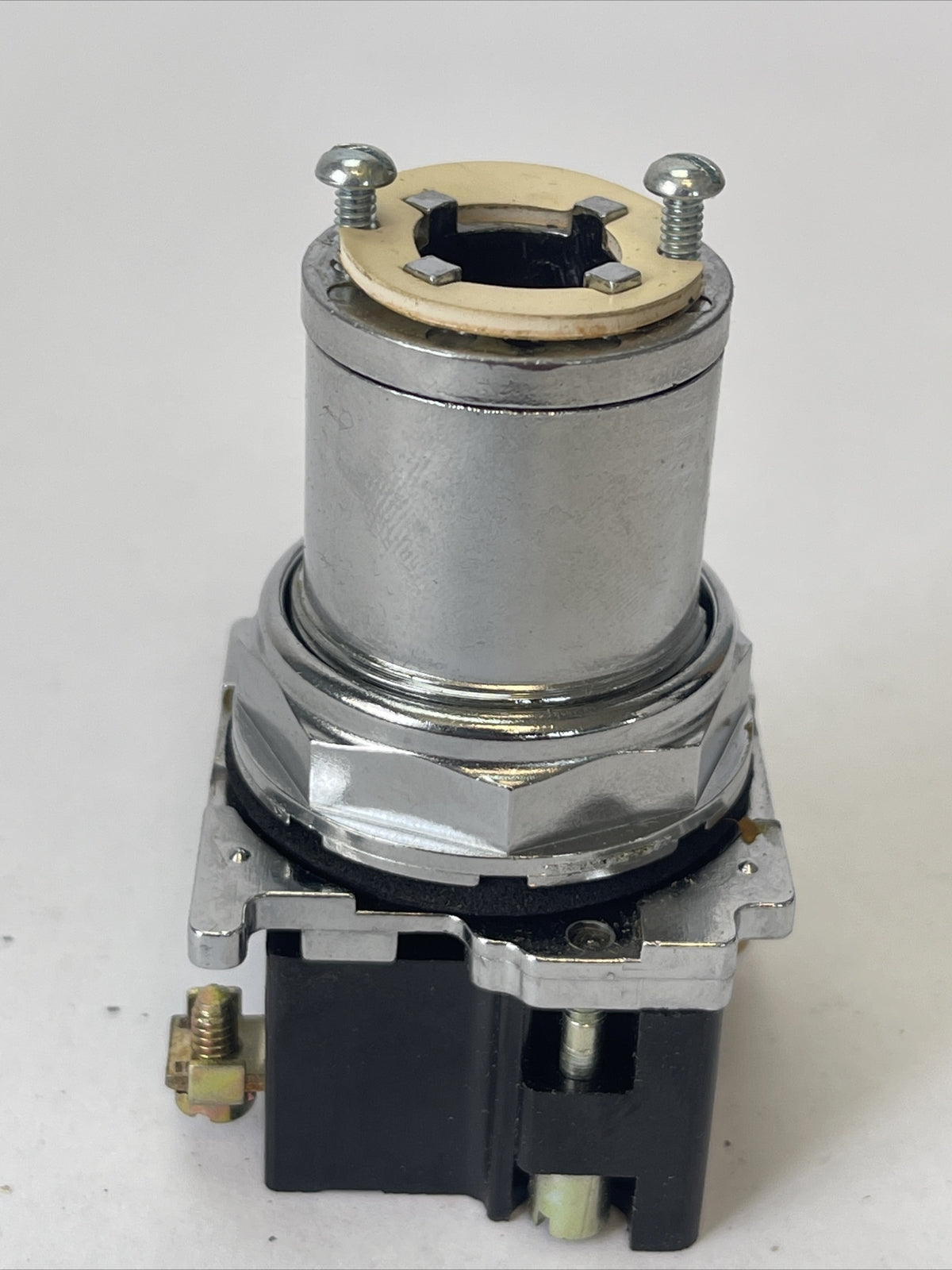 CUTLER HAMMER 10250T6403 ILL. SELECTOR SWITCH 3 POS. MOM. 120V