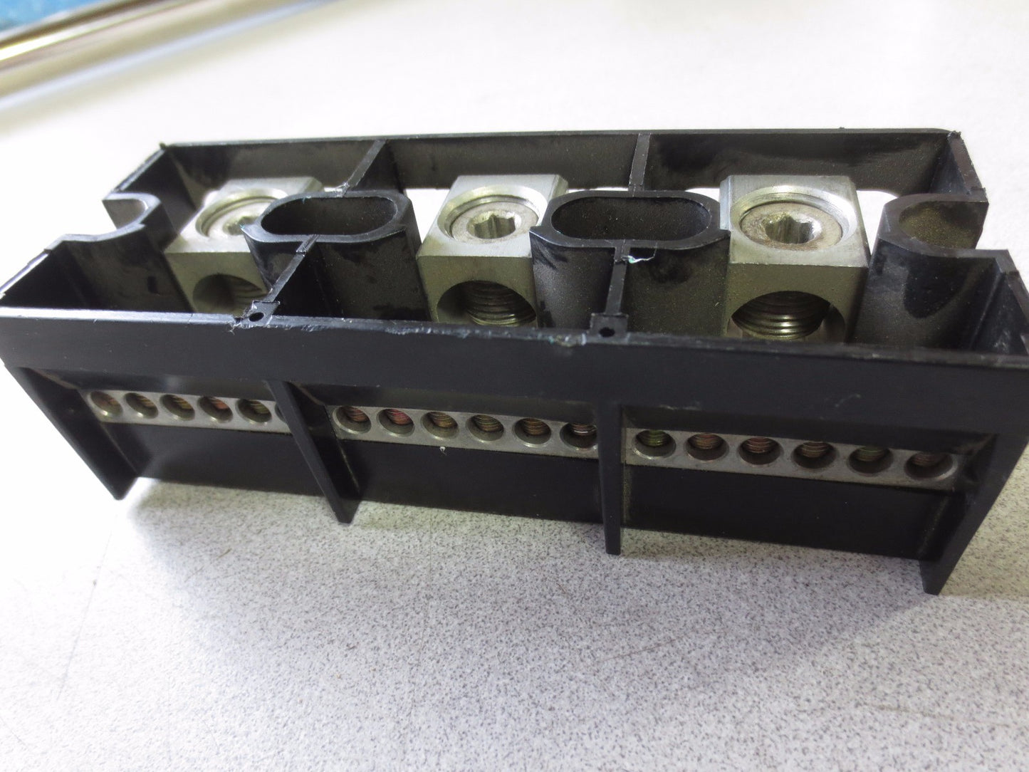 EATON / BUSSMANN EN63 TERMINAL BLOCK, 3-POLE - 285A, 600V