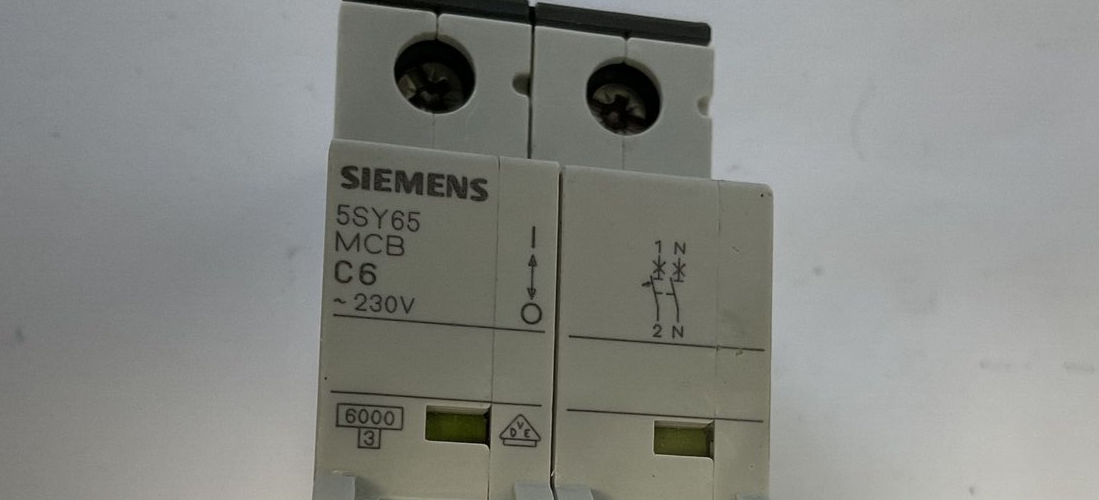 SIEMENS 5SY65 CIRCUIT BREAKER C6 230VAC  30KA***LOTOF3***