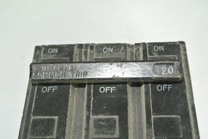 GENERAL ELECTRIC 3-POLE CIRCUIT BREAKER 20A - COMMON-TRIP