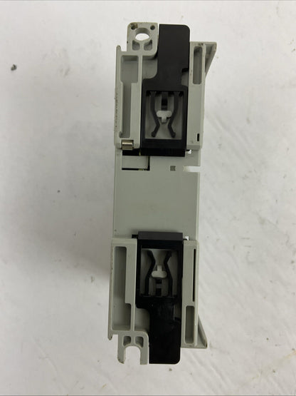 ALLEN BRADLEY 1769-OW8 SER B REV 1 F/W REV 2.1 8PT 5-265VAC 5-125VDC FORM A RELA