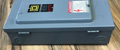 SQUARE D H221N 30A SAFETY SWITCH SER.E2 240VAC/250VDC TYPE 1 FUSIBLE