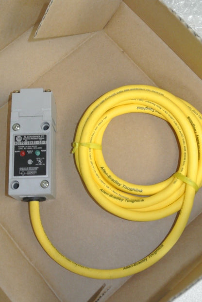 ALLEN-BRADLEY 802PR-LBAR1-08 SER.C PROXIMITY SWITCH 20-250VAC/DC / 8ft