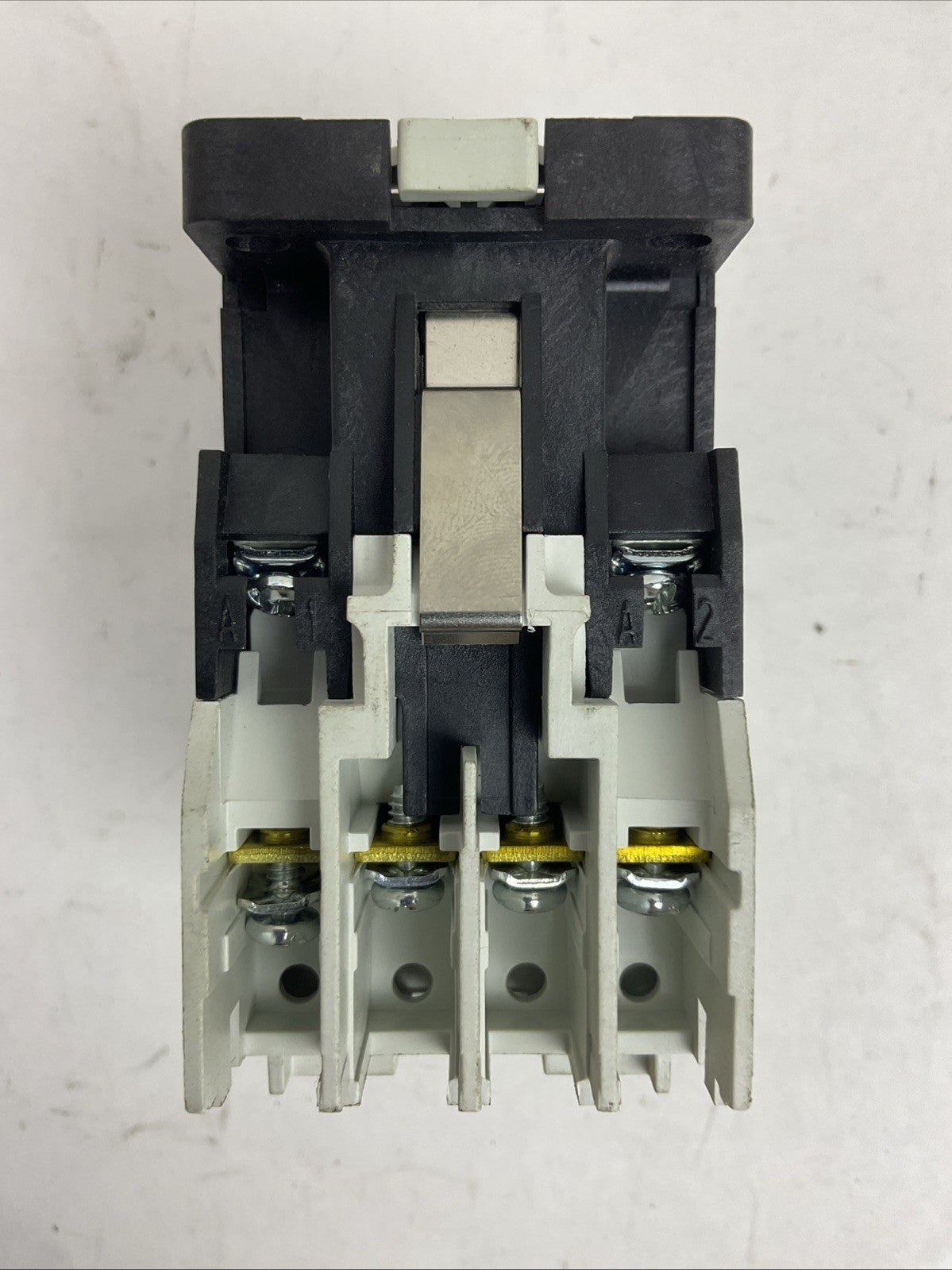 EATON CE15CNS3 SER B1 600VAC 12A 3PH 10HP CONTACTOR 120V 60HZ 110V 50HZ COIL