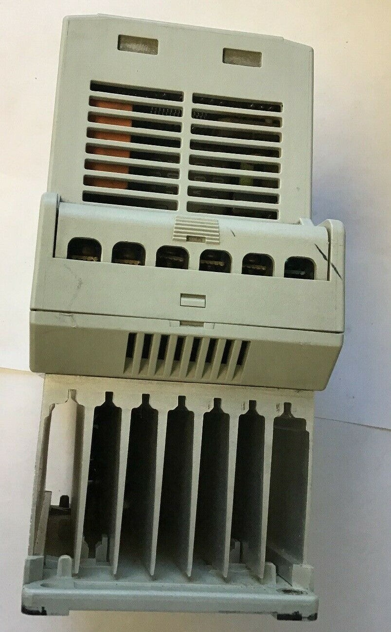 ALLEN BRADLEY 160-BA04NSF1 FREQUENCY DRIVE  SER.C ANALOG S.F. 1.5KW 2HP 380-460V