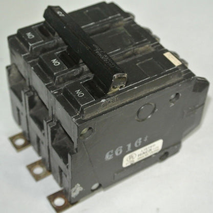 GENERAL ELECTRIC 3-POLE CIRCUIT BREAKER 15A - COMMON-TRIP