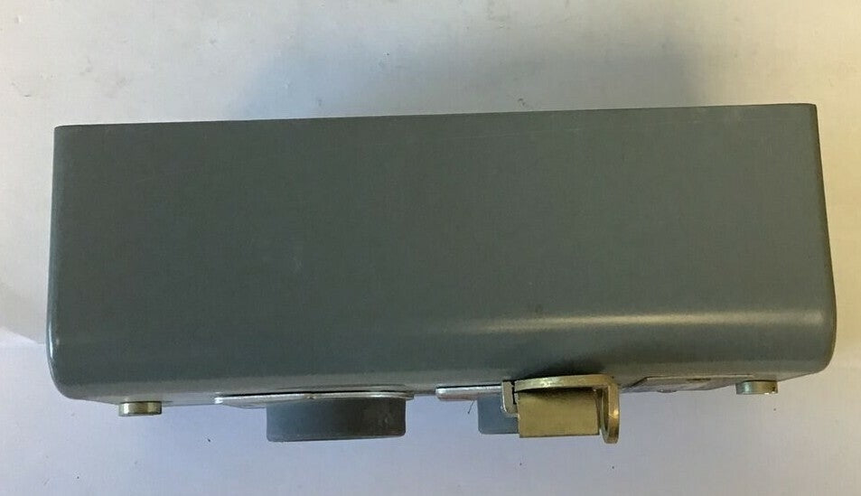 SQUARE D 9001 GG-206 CONTROL STATION START/STOP 600VAC