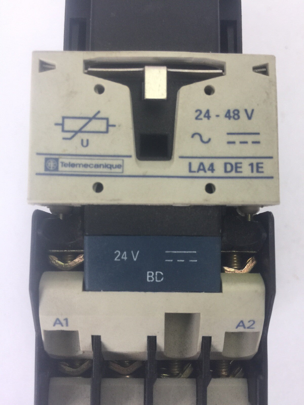 TELEMECANIQUE CA3 DN 22 CONTROL RELAY 600VAC 10A COIL 24VDC LA4 DE 1E 24-48 VAC