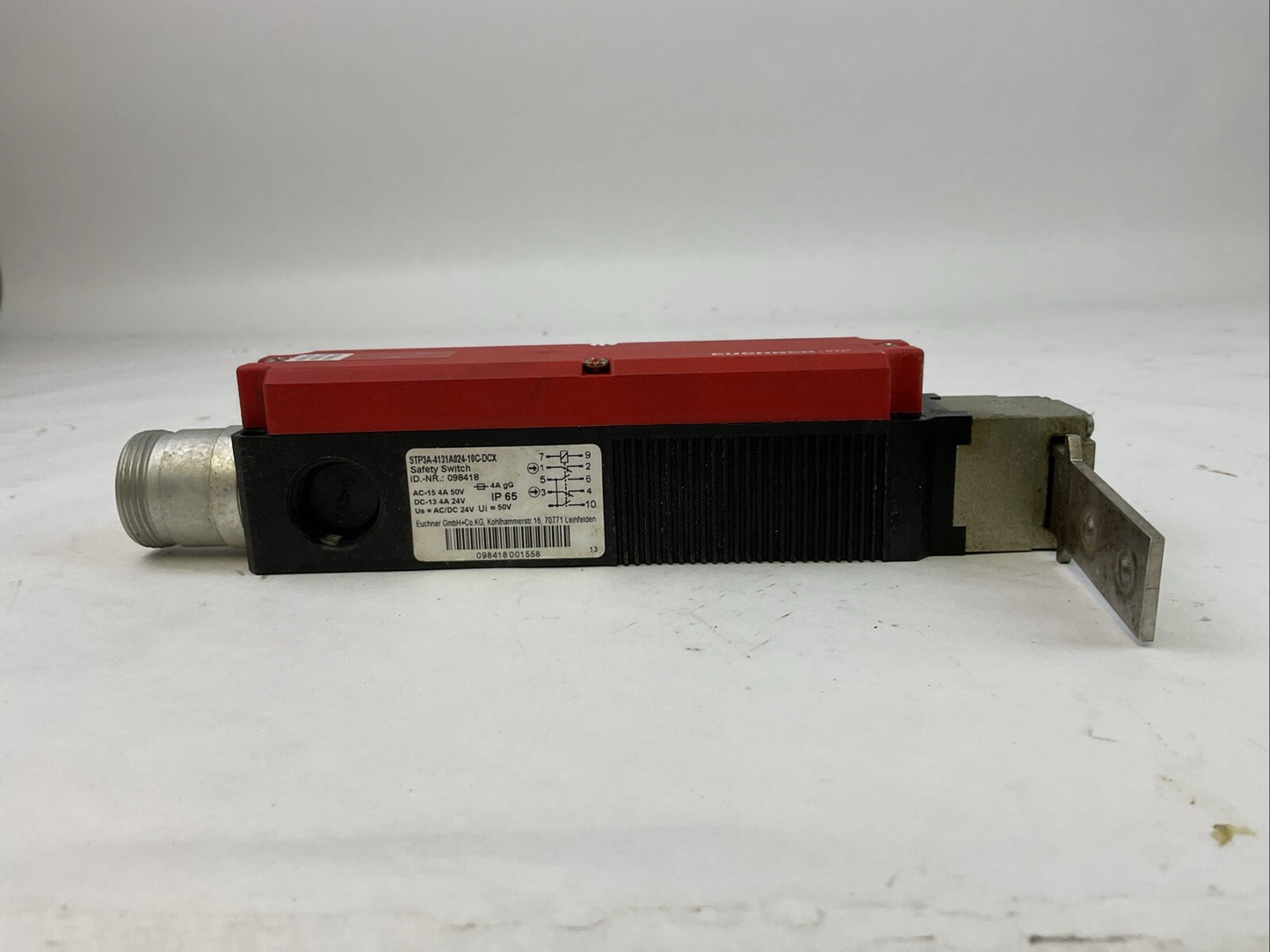 EUCHNER STP3A-4131A024-10C-DCX SAFETY SWITCH AC-15 4A 50V DC-13 4A 24V