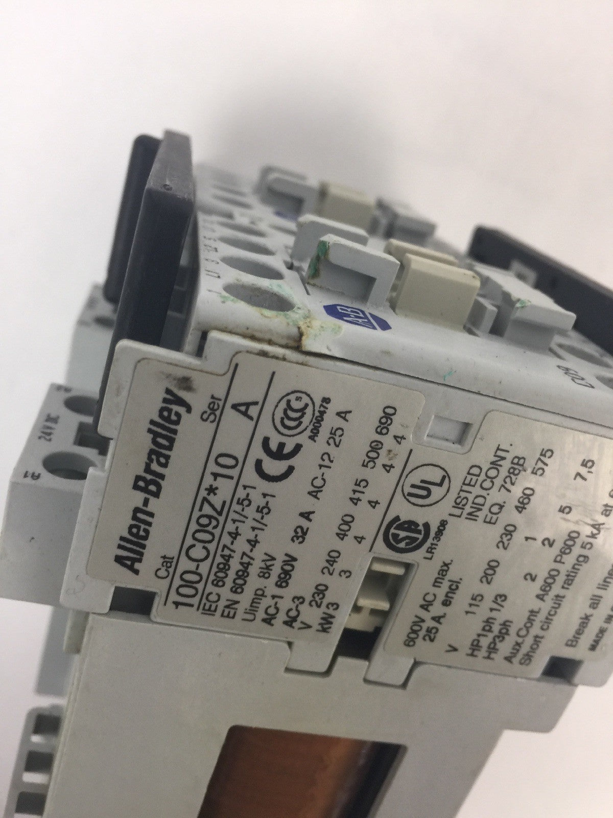 ALLEN BRADLEY 100-C09Z*10 REVERSING CONTACTOR 600VAC 25A COIL 24VDC