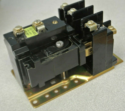 ALLEN-BRADLEY 700-BR030A2 TYPE BR AC RELAY / 240V, 60Hz / 3 N.C. / NEW SURPLUS
