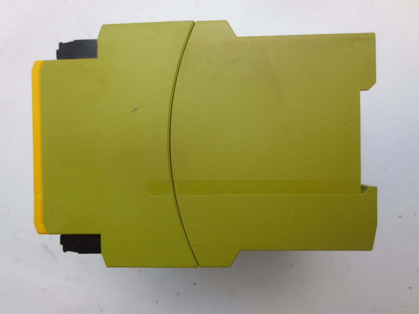PILZ PZE 9P 777140  SAFETY RELAY - 24VAC/DC 8 n/o, 1 n/c - 9.5VA, 3.5W, 50-60Hz