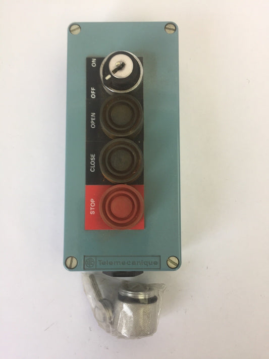 TELEMECANIQUE XAP M 3204 STOP/CLOSE/OPEN PUSH BUTTON ENCLOSURE WITH LOCK