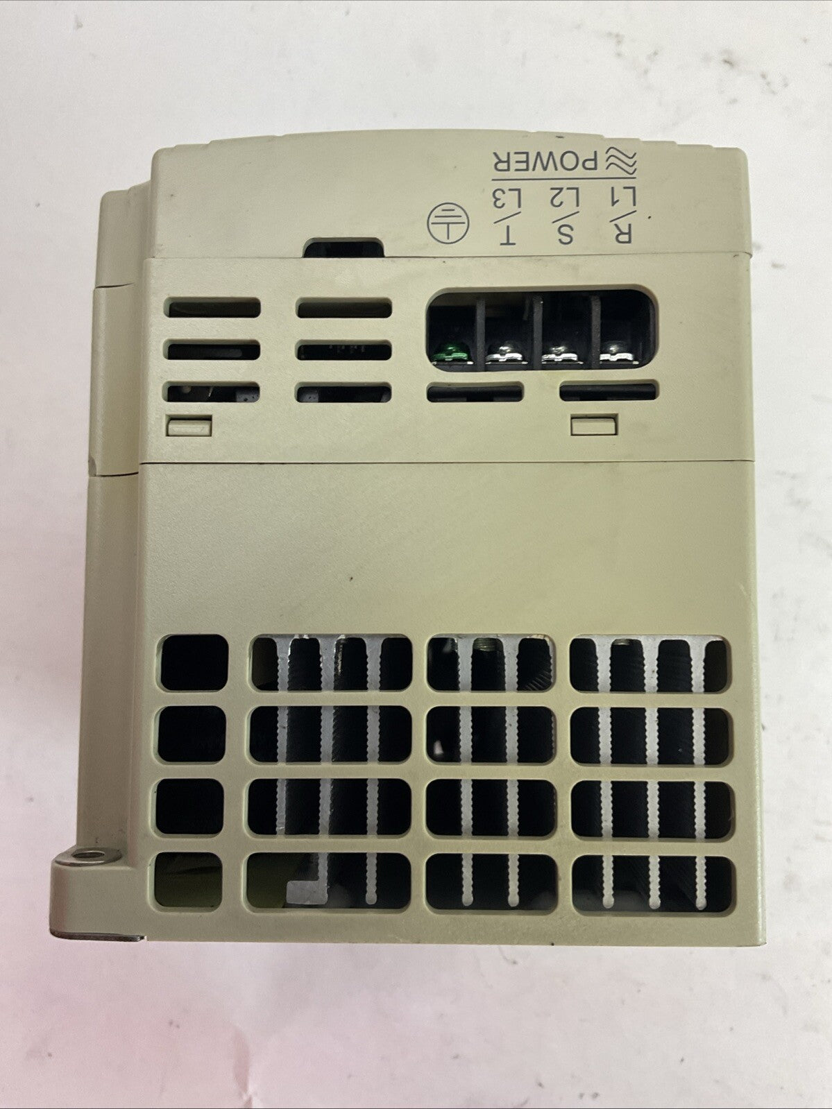 DELTA VFD007M43B AC DRIVE 0.75kW OUTPUT 3PH 0-480VAC 3A 2.3KVA 1HP
