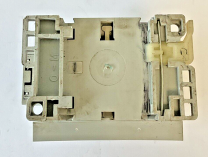 ALLEN BRADLEY 100-C30*00 CONTACTOR SER.C 690V 65A W/ 100-S SER.B AUX CONTACT