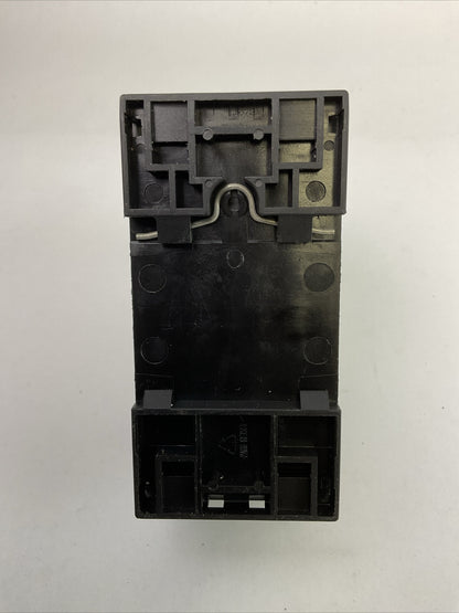 SIEMENS 3RV1421-1DA10 CIRCUIT BREAKER 600VAC 3PH 3HP 2.2-3.2A