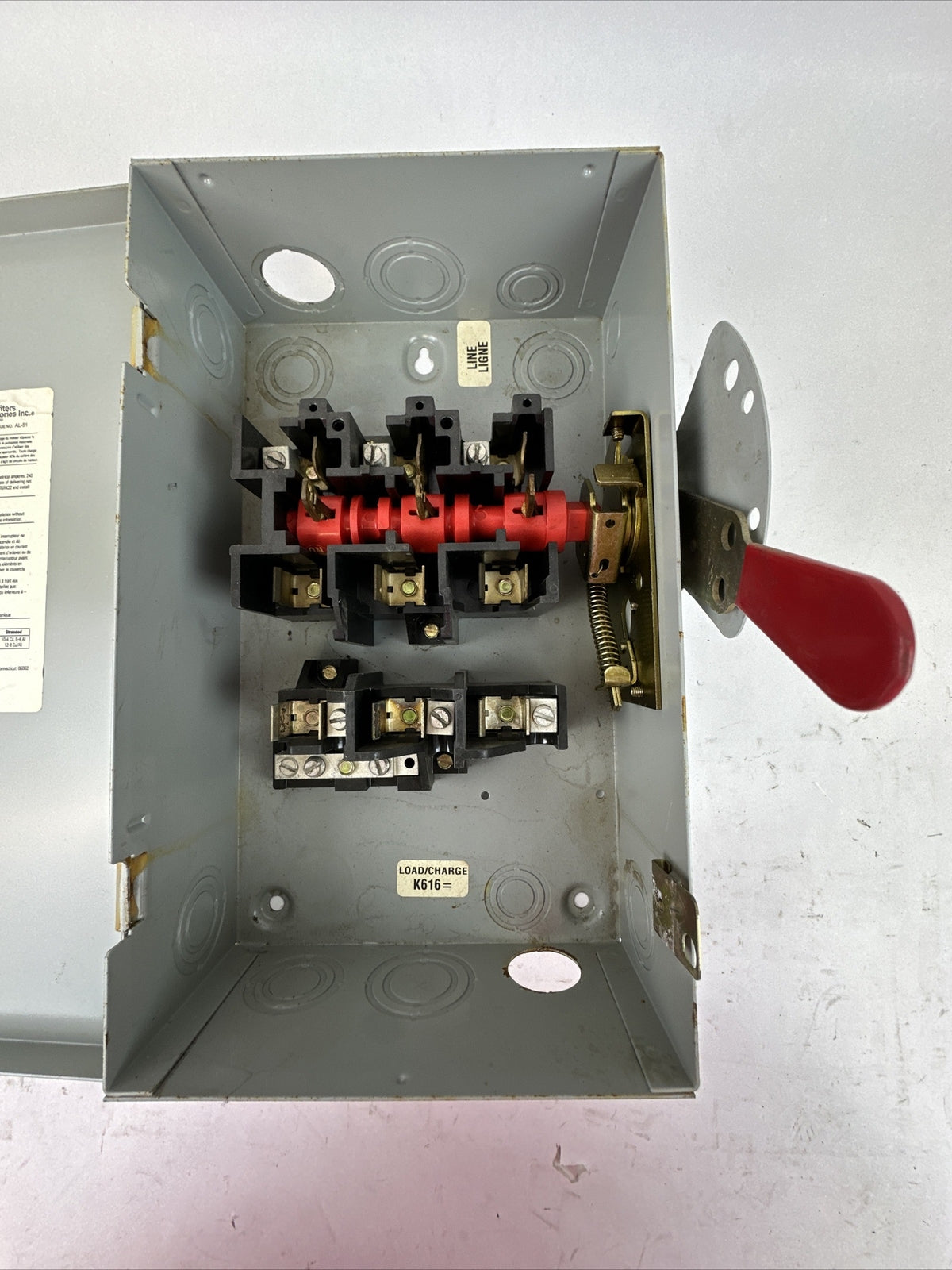GE TG4322 FUSIBLE SAFETY SWITCH MOD 8 60A 240VAC 3PH 15HP 250VDC 10HP 3P TYPE 1