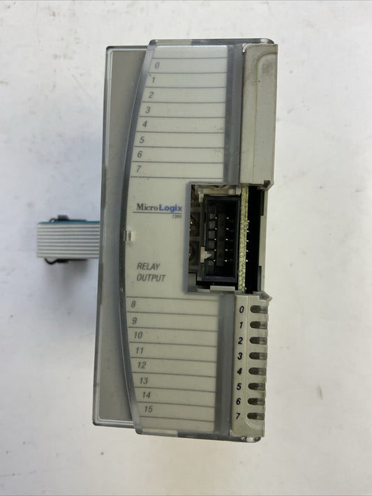 ALLEN BRADLEY 1762-OW8 SER A REV A 8PT VAC/VDC RELAY OUTPUT MICRO LOGIX 1200