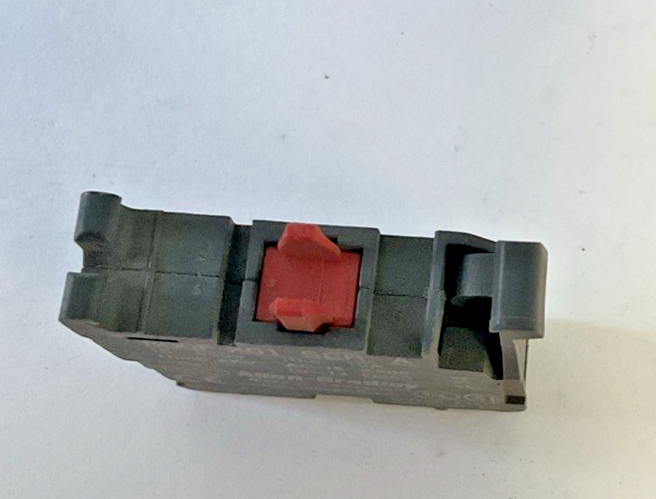 ALLEN BRADLEY 800F-X01 CONTACT BLOCK SER.A 600V 10A 4KV***LOTOF4***