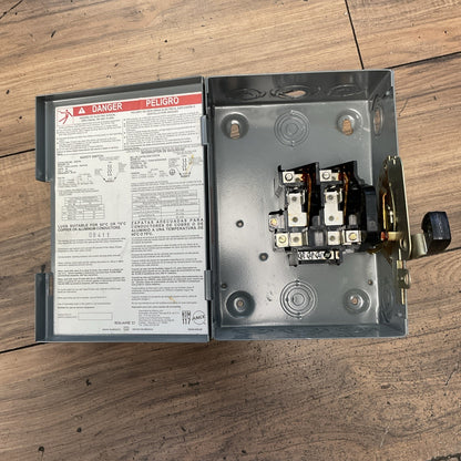 SQUARE D D221N FUSIBLE DISCONNECT SWITCH SER.E3 30A 240VAC 3PH 60HZ