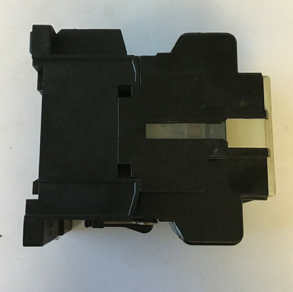 FUJI ELECTRIC SC-2N/4NC1Q0 MAGNETIC CONTACTOR 35A, 220-240V