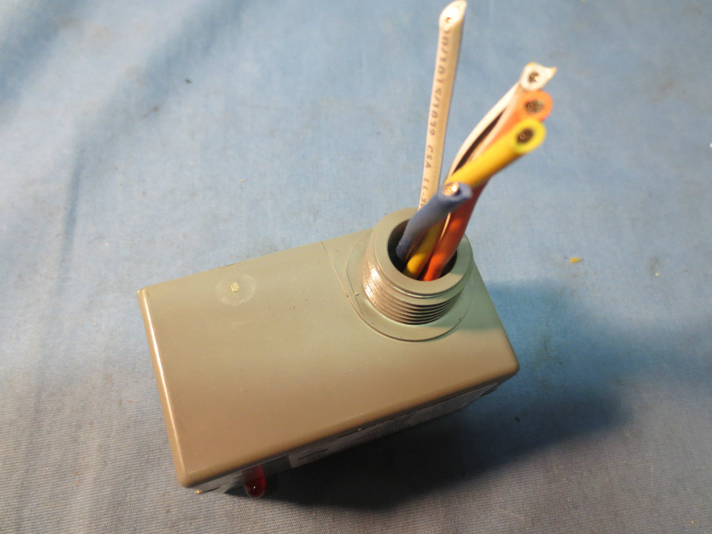 RIB RIBU1C ENCLOSED ISOLATED SPDT RELAY 10A, 120V-AC, 10-30V-DC