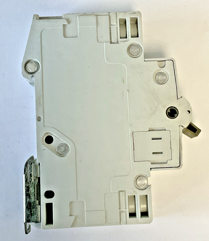 CUTLER HAMMER WMS1D02 CIRCUIT BREAKER 240VAC ***LOTOF2***