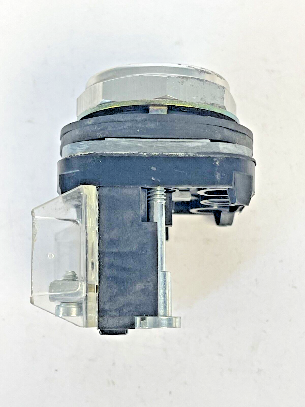 ALLEN BRADLEY - 800T-XD1 SER D - MOMENTARY PUSH BUTTON - GREEN