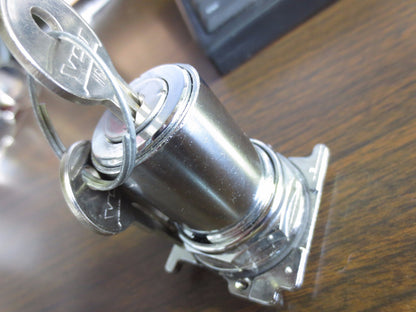 2-POSITION LOCK WITH 2 KEYS - ALLEN-BRADLEY? CAM 1 0510 - CONTROL PANEL SWITCH?